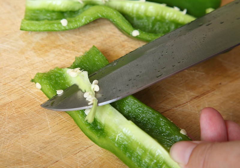 青椒怎么炒不變色 青椒怎么炒不會(huì)變黃 青椒怎么炒不變色 青椒怎么炒不會(huì)變黃