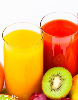 果汁和果肉哪個(gè)營(yíng)養(yǎng)高？果汁和果泥哪個(gè)營(yíng)養(yǎng)高？