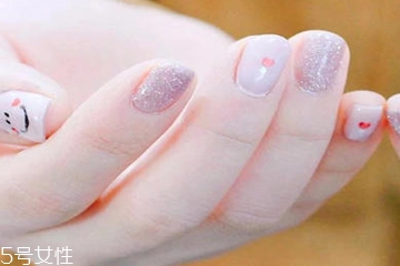 夏季乳白色美甲款式圖 2018乳白色美甲新款樣式 夏季乳白色美甲款式圖 2018乳白色美甲新款樣式