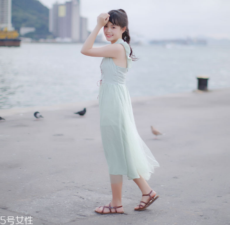 什么顏色連衣裙顯白？連衣裙什么顏色最顯白？