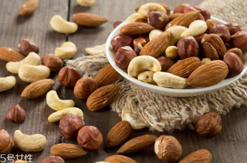 堅(jiān)果油能涂眼周嗎 堅(jiān)果油能用于曬后修復(fù)嗎 堅(jiān)果油能涂眼周嗎 堅(jiān)果油能用于曬后修復(fù)嗎