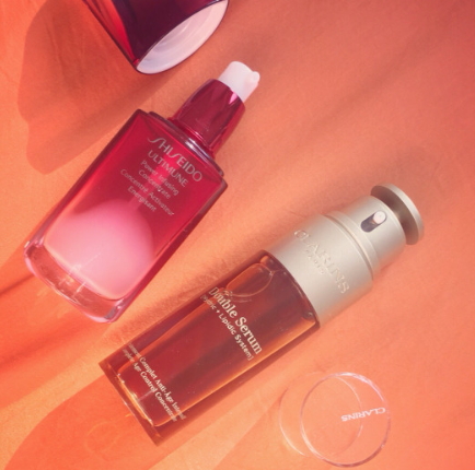 嬌韻詩和資生堂哪個好？嬌韻詩和資生堂精華哪個好