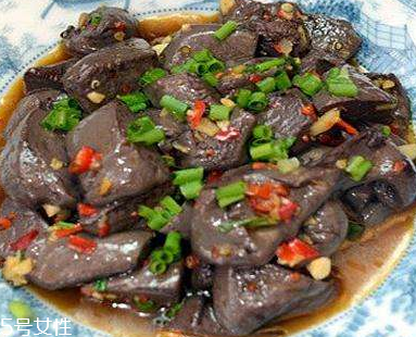 雞血的家常做法 酸辣雞血怎么做？