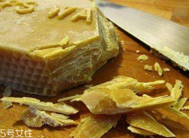 蜂蠟護(hù)膚品適合什么膚質(zhì) 蜂蠟對皮膚的作用 蜂蠟護(hù)膚品適合什么膚質(zhì) 蜂蠟對皮膚的作用