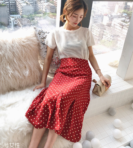 裙子怎么穿顯腿長？裙子顯高搭配方法