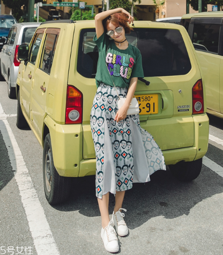 裙子怎么穿顯腿長？裙子顯高搭配方法