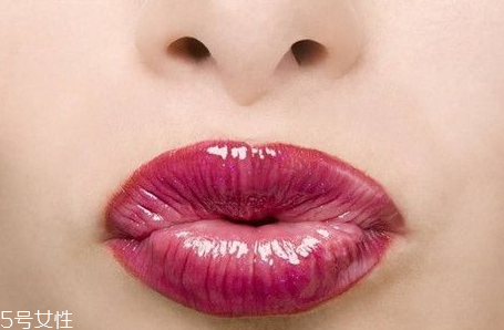 來姨媽可以涂口紅嗎 月經(jīng)期間可以涂口紅嗎 來姨媽可以涂口紅嗎 月經(jīng)期間可以涂口紅嗎