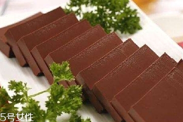 雞血弄衣服上了怎么辦？雞血洗得干凈嗎？