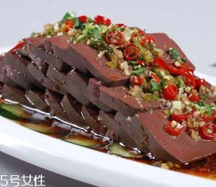 雞血弄衣服上了怎么辦？雞血洗得干凈嗎？