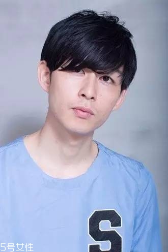 男生黑發(fā)發(fā)型怎么做洋氣 男生黑發(fā)發(fā)型2018最新潮圖片 男生黑發(fā)發(fā)型怎么做洋氣 男生黑發(fā)發(fā)型2018最新潮圖片