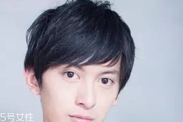 男生黑發(fā)發(fā)型怎么做洋氣 男生黑發(fā)發(fā)型2018最新潮圖片 男生黑發(fā)發(fā)型怎么做洋氣 男生黑發(fā)發(fā)型2018最新潮圖片