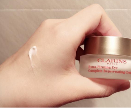 嬌韻詩(shī)眼霜和資生堂眼霜哪個(gè)好？嬌韻詩(shī)vs資生堂眼霜