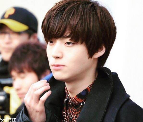 男生夏天適合什么短發(fā)發(fā)型 25款各種風格潮男發(fā)型