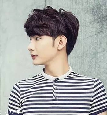 男生夏天適合什么短發(fā)發(fā)型 25款各種風格潮男發(fā)型