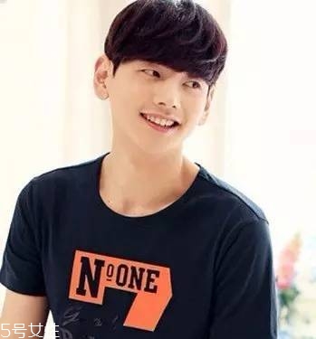 男生夏天適合什么短發(fā)發(fā)型 25款各種風格潮男發(fā)型