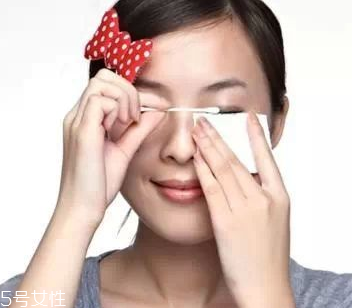 凡士林能當眼唇卸妝液用嗎 凡士林能用在眼唇上嗎 凡士林能當眼唇卸妝液用嗎 凡士林能用在眼唇上嗎