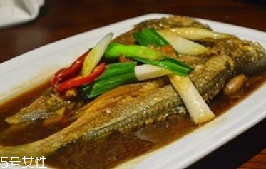 青魚(yú)的適宜人群 青魚(yú)適合有肝炎的人吃嗎？