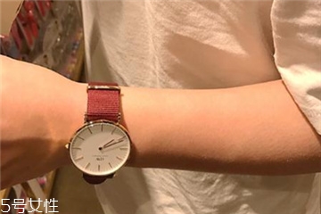 手表按鈕水下可以用嗎？手表按鈕在水下能按嗎？