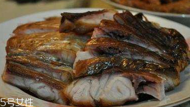 青魚能做魚干嗎？青魚怎么做成魚干？