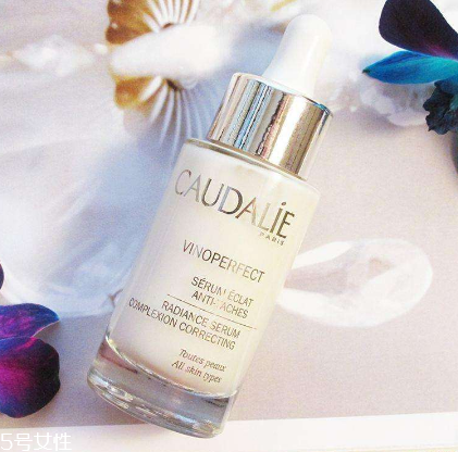 精華液能去眼袋嗎？精華液去眼袋有用嗎？