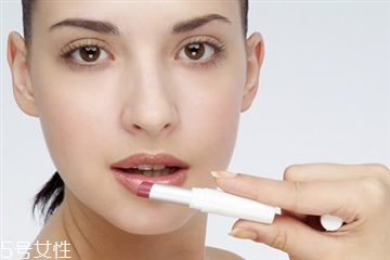 怎樣給唇部去角質 唇部去角質方法 怎樣給唇部去角質 唇部去角質方法