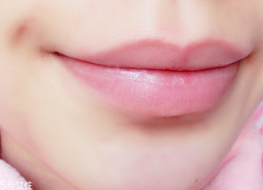 怎樣給唇部去角質 唇部去角質方法 怎樣給唇部去角質 唇部去角質方法