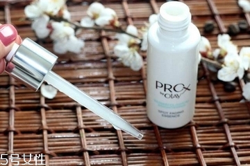 精華液能當(dāng)眼霜用嗎？精華液適合當(dāng)眼霜使用嗎？