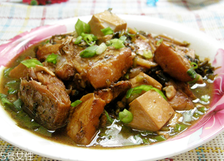 青魚肚子里有蝦能吃嗎？青魚吃蝦嗎？