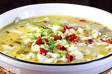 青魚肚子里有蝦能吃嗎？青魚吃蝦嗎？