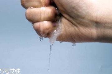 精華液可以收縮毛孔嗎？精華液能不能收縮毛孔？