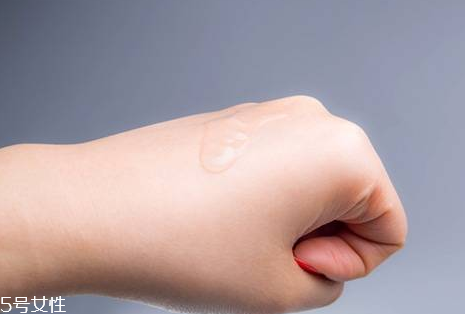 精華液去皺紋嗎？皺紋可以用精華液去除嗎？