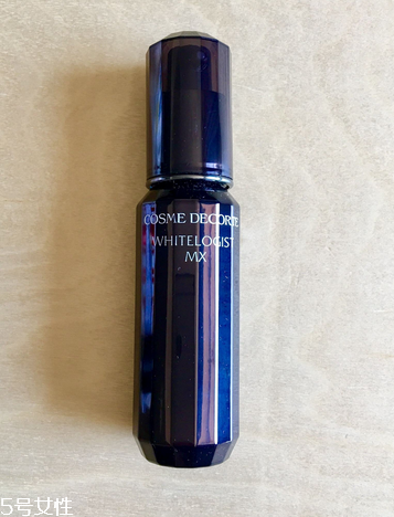 精華液晚上用要洗掉嗎？睡前精華液要洗掉嗎？