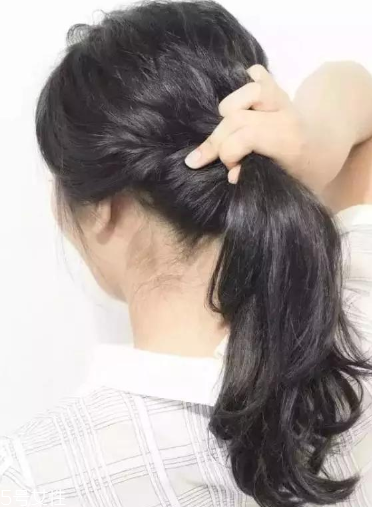 長發(fā)低馬尾怎么扎有氣質(zhì) 不會(huì)散的溫柔婉約低馬尾教程 長發(fā)低馬尾怎么扎有氣質(zhì) 不會(huì)散的溫柔婉約低馬尾教程