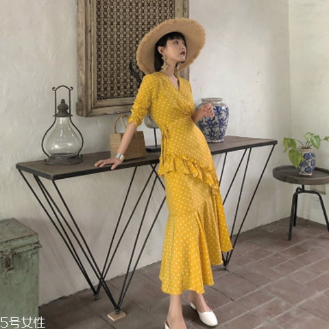 黃皮適合什么顏色裙子？什么顏色裙子適合黃皮女生？