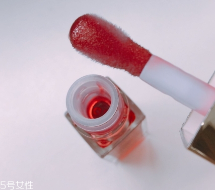 嬌韻詩唇釉需要卸嗎？嬌韻詩唇油怎么卸