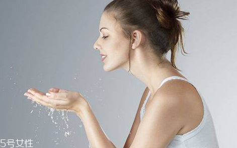 角質(zhì)層薄用什么洗面奶 角質(zhì)層薄的適合用什么洗面奶 角質(zhì)層薄用什么洗面奶 角質(zhì)層薄的適合用什么洗面奶