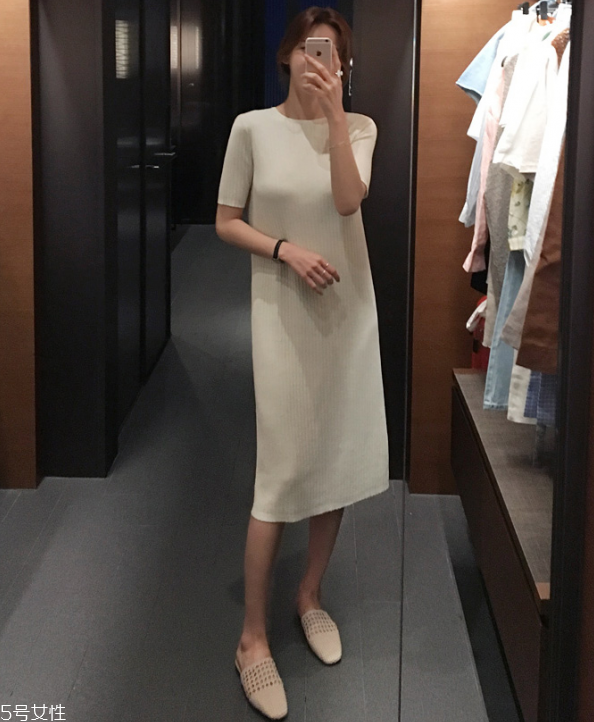 t恤裙怎么搭配鞋子 t恤裙搭配技巧 t恤裙怎么搭配鞋子 t恤裙搭配技巧