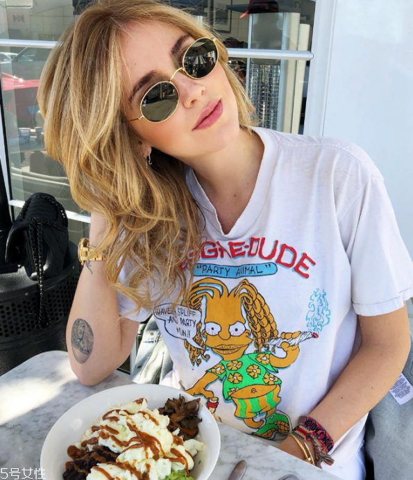 t恤裙怎么搭配鞋子 t恤裙搭配技巧 t恤裙怎么搭配鞋子 t恤裙搭配技巧