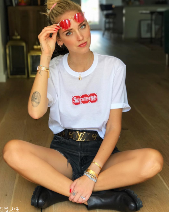 t恤裙怎么搭配鞋子 t恤裙搭配技巧 t恤裙怎么搭配鞋子 t恤裙搭配技巧