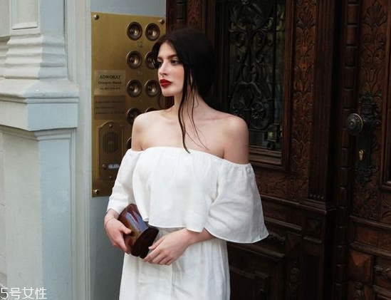 t恤裙怎么搭配鞋子 t恤裙搭配技巧 t恤裙怎么搭配鞋子 t恤裙搭配技巧