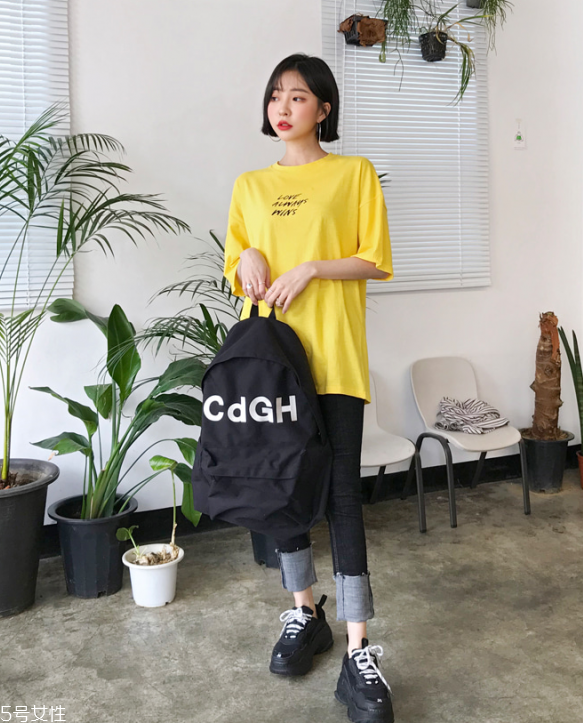 寬松t恤怎么搭配好看 寬松t恤搭配 寬松t恤怎么搭配好看 寬松t恤搭配