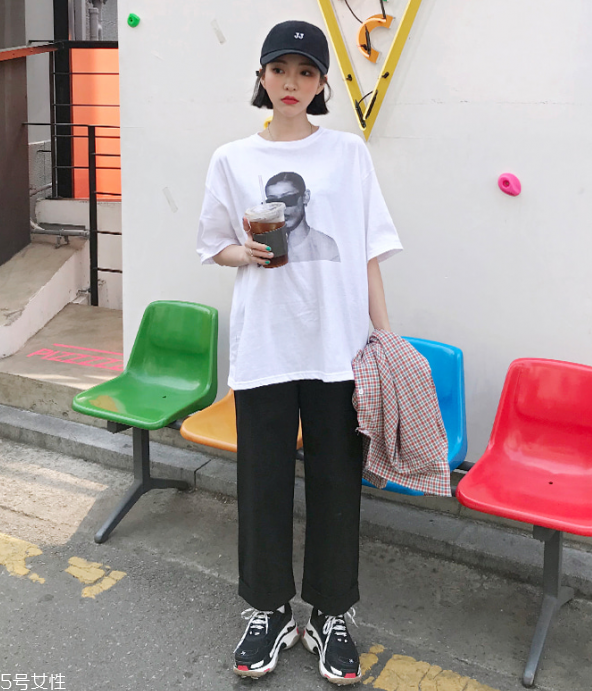 寬松t恤怎么搭配好看 寬松t恤搭配 寬松t恤怎么搭配好看 寬松t恤搭配