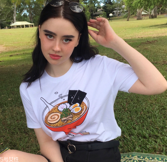 寬松t恤怎么搭配好看 寬松t恤搭配 寬松t恤怎么搭配好看 寬松t恤搭配