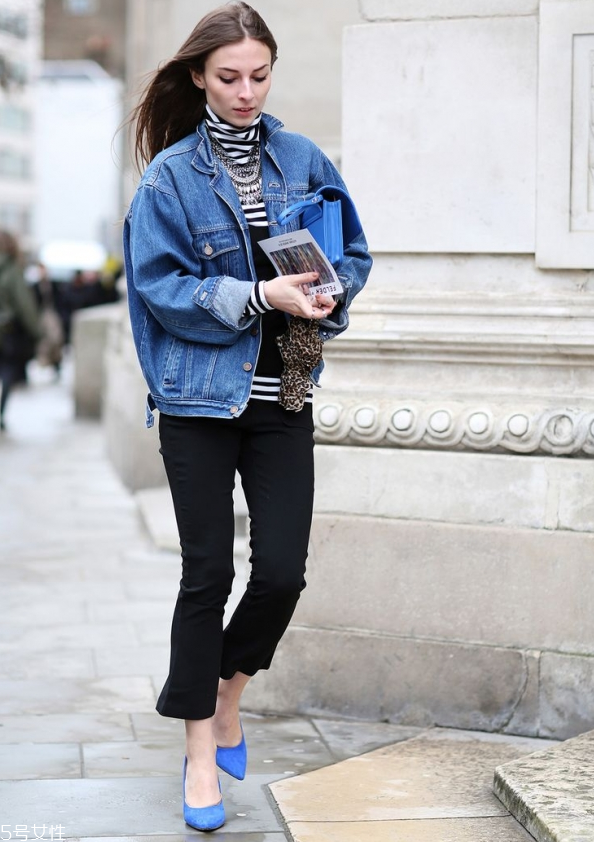 黑色t恤配什么褲子 黑色t恤配什么褲子女 黑色t恤配什么褲子 黑色t恤配什么褲子女