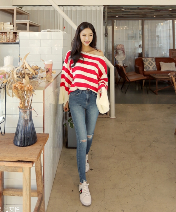 黑色t恤配什么褲子 黑色t恤配什么褲子女 黑色t恤配什么褲子 黑色t恤配什么褲子女