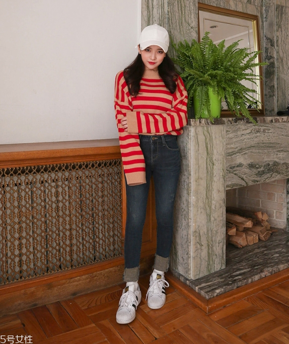 黑色t恤配什么褲子 黑色t恤配什么褲子女 黑色t恤配什么褲子 黑色t恤配什么褲子女