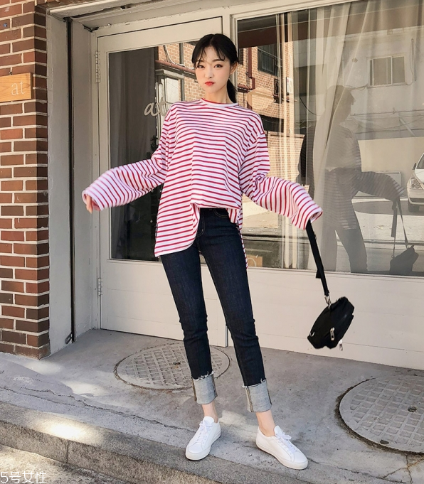 黑色t恤配什么褲子 黑色t恤配什么褲子女 黑色t恤配什么褲子 黑色t恤配什么褲子女