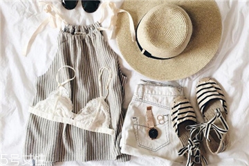 白色短褲配什么上衣 白色短褲怎么搭配上衣 白色短褲配什么上衣 白色短褲怎么搭配上衣