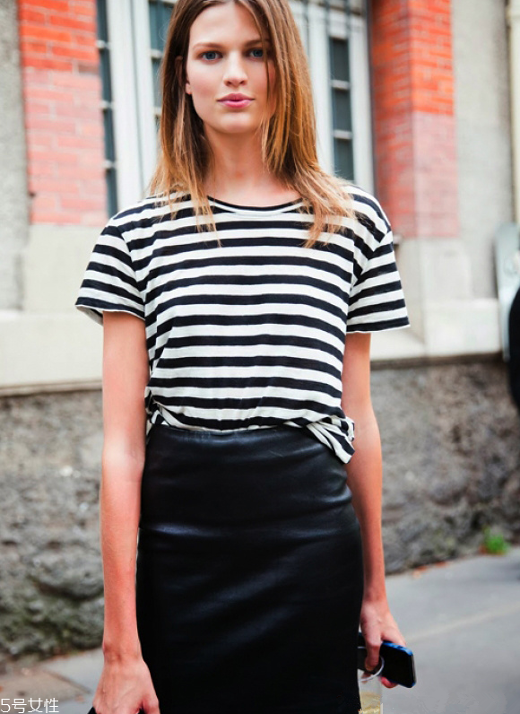 白色短褲配什么上衣 白色短褲怎么搭配上衣 白色短褲配什么上衣 白色短褲怎么搭配上衣