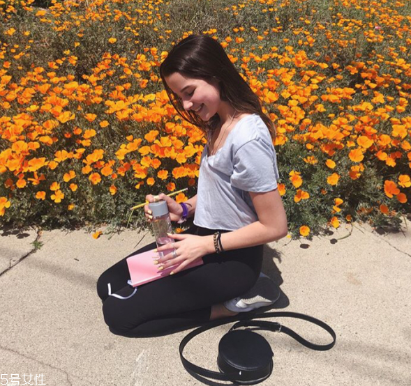 棉t恤發(fā)霉了怎么洗掉 白t恤發(fā)霉了怎么洗掉 棉t恤發(fā)霉了怎么洗掉 白t恤發(fā)霉了怎么洗掉